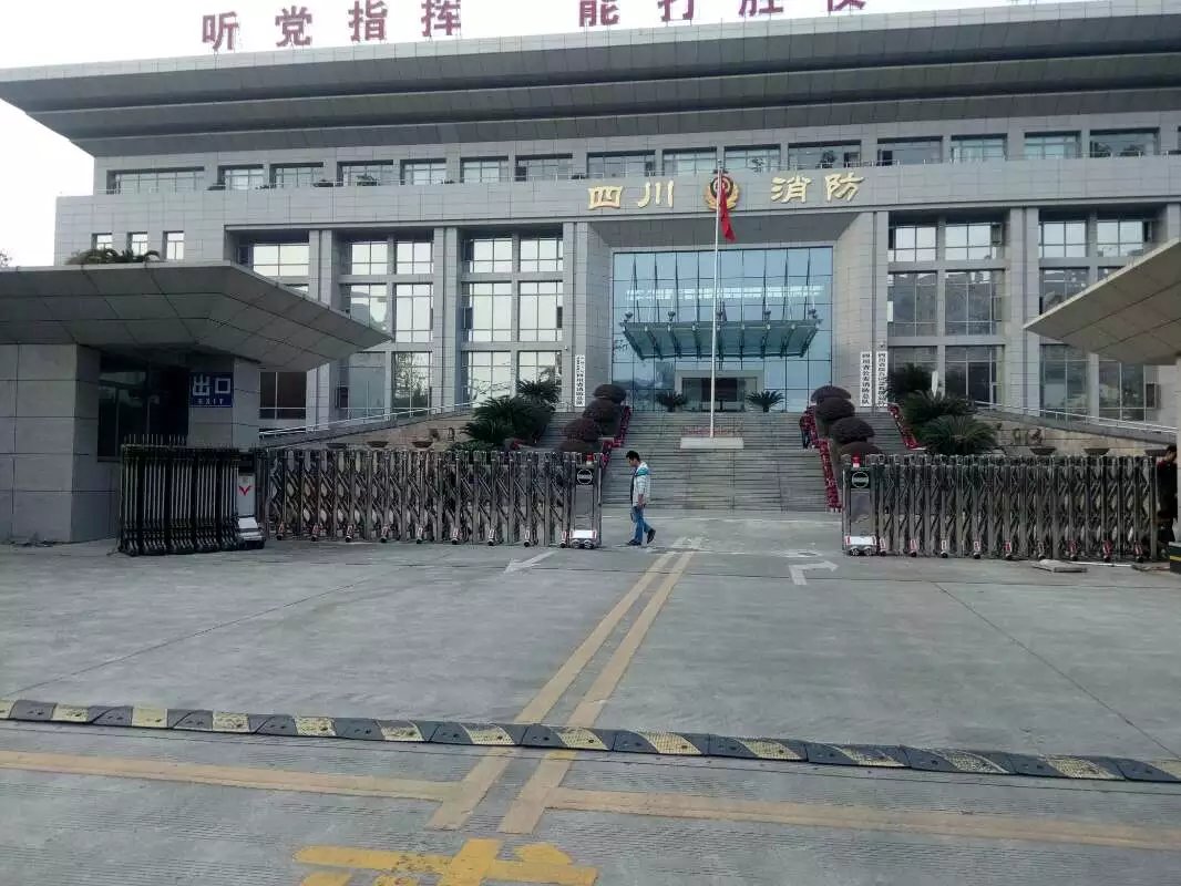 汝州市汝州市四川消防总队伸缩门